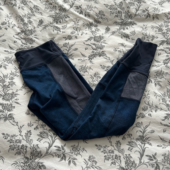 Lululemon leggings - Picture 2 of 6